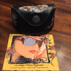 Ed Hardy eye glass case & towel unisex.